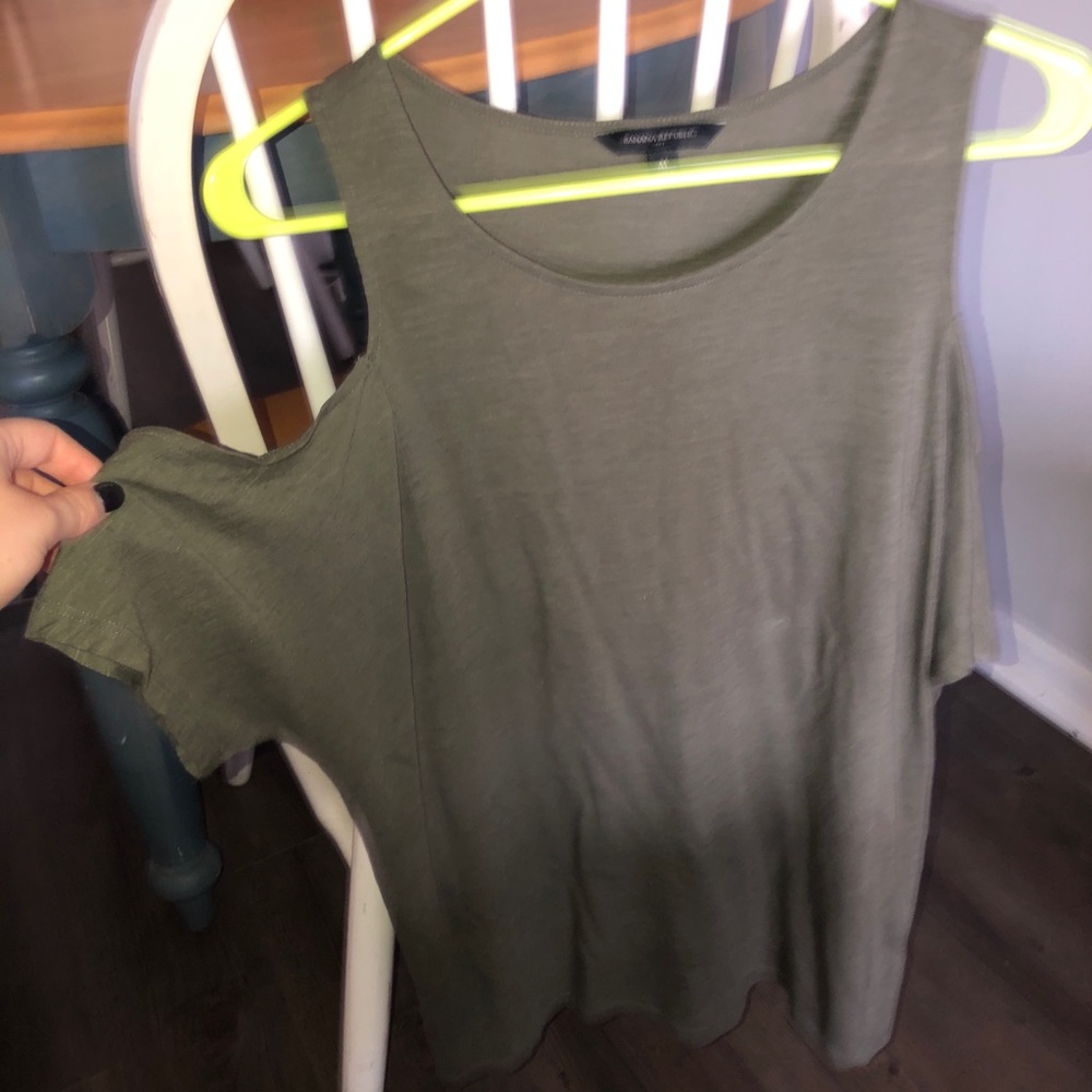 Banana Republic cut- off shoulder Tee